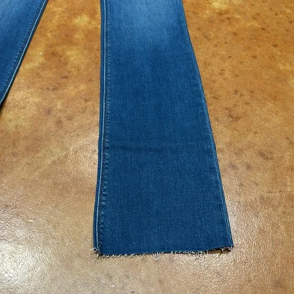 Nwt Hudson Mid rise Baby bell Blue Jeans. Size 29